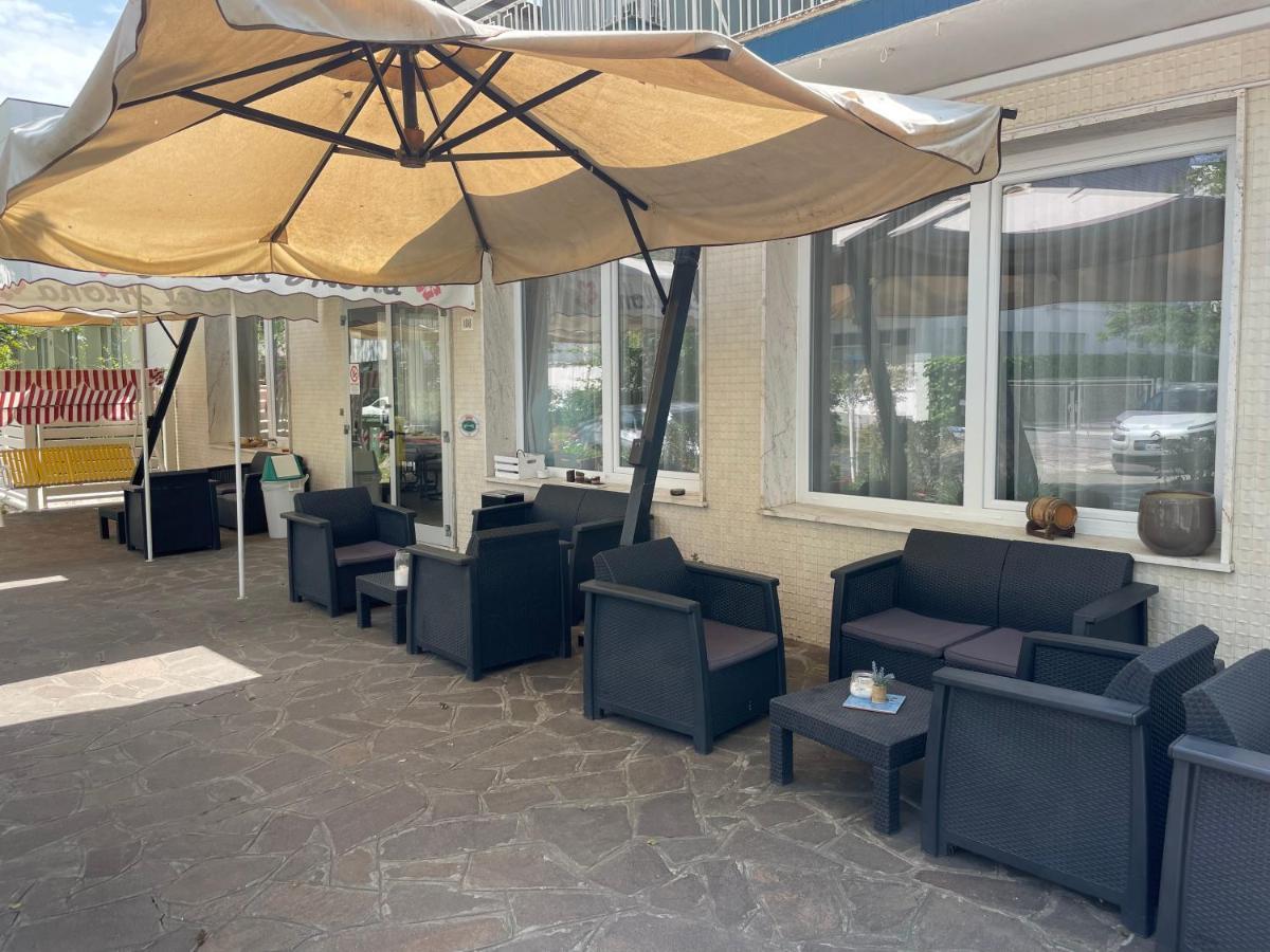 Hotel Aloha 切塞纳蒂科 外观 照片